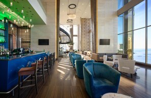 2 bars/lounges, poolside bar - Hilton Panama (Panama City)