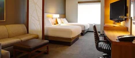 Hypo-allergenic bedding, down duvets, in-room safe, desk