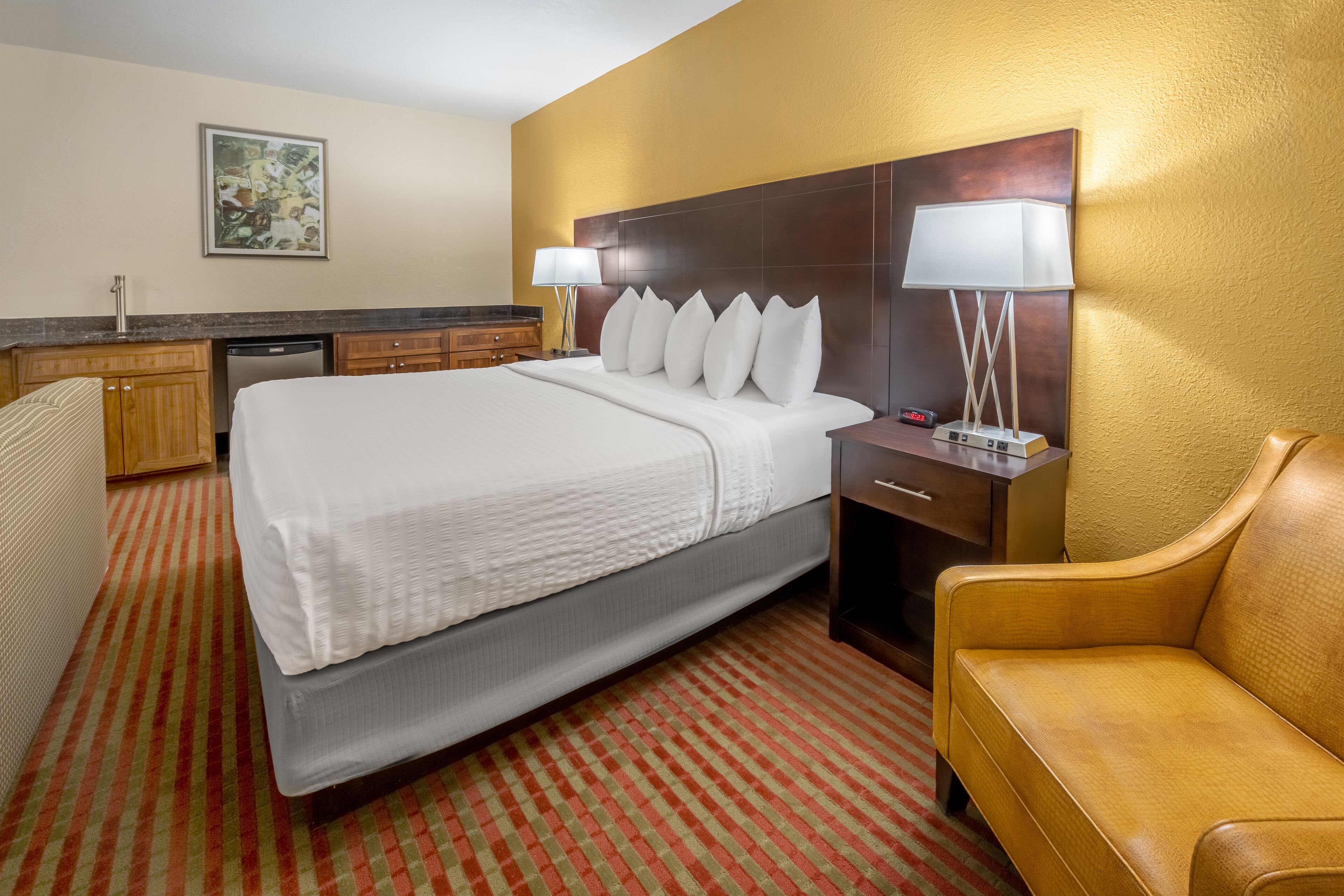 Suite, 1 King Bed | Premium bedding, pillowtop beds, desk, iron/ironing board