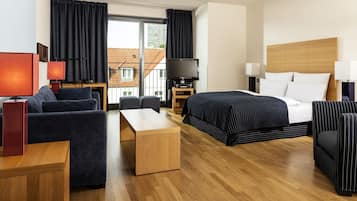 Comfort-Apartment | Wohnbereich | 43-Zoll-Flachbildfernseher mit Kabelempfang, Fernseher
