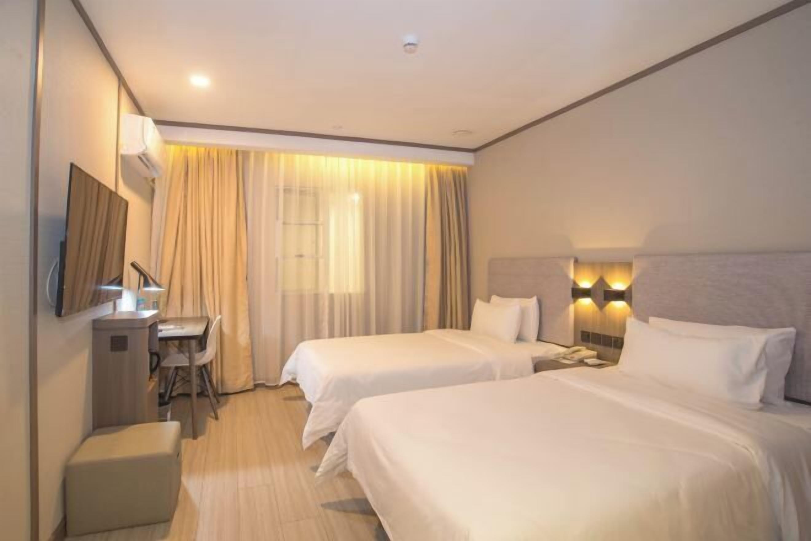 Desk, rollaway beds, free WiFi