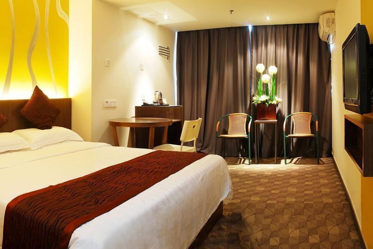 Desk, rollaway beds (surcharge), WiFi (free)