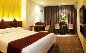 Desk, rollaway beds, free WiFi - HanTing Hotel (Shenzhen Huaqiangbei Yannan Subway Station) (Shenzhen)