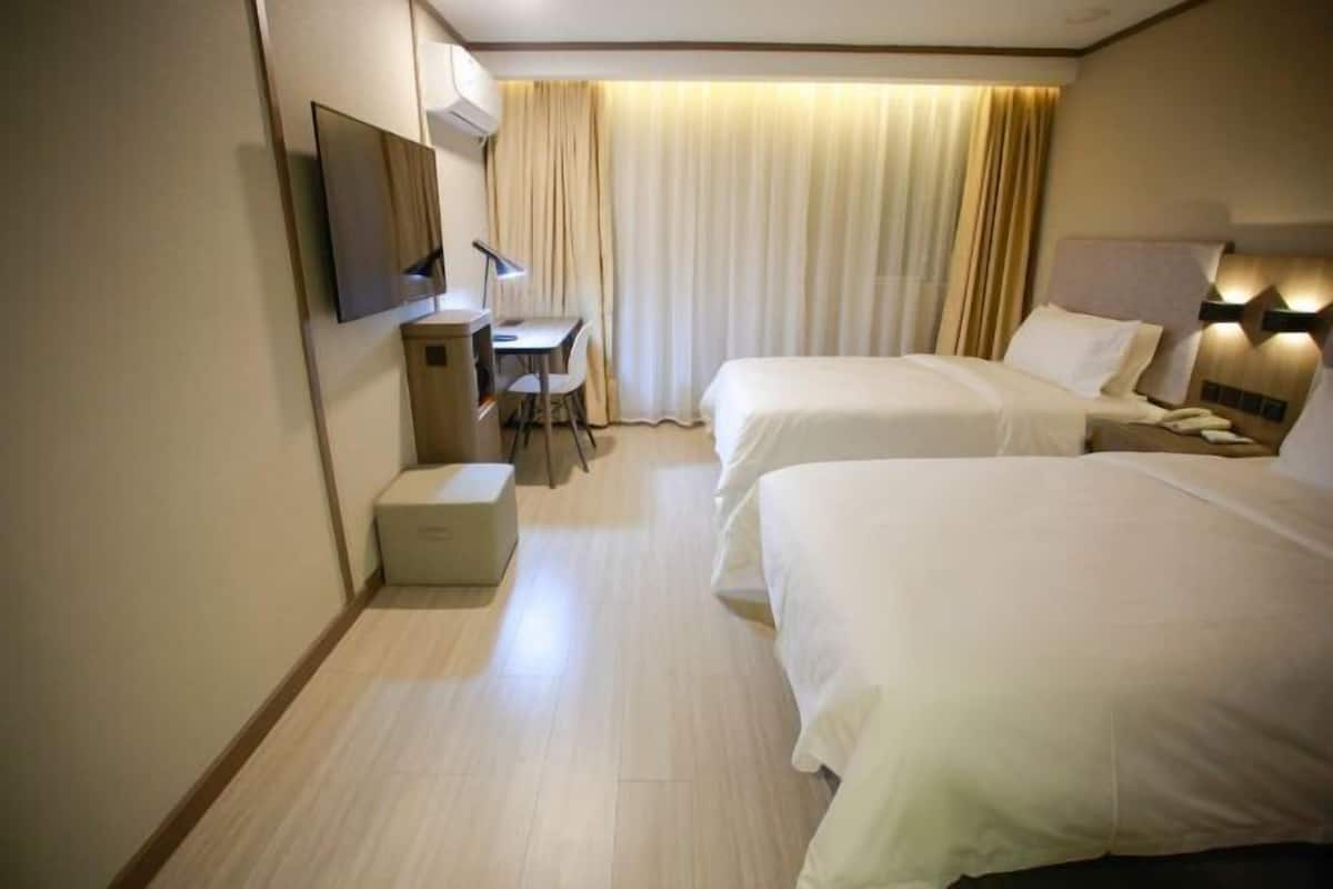 Desk, rollaway beds (surcharge), WiFi (free)