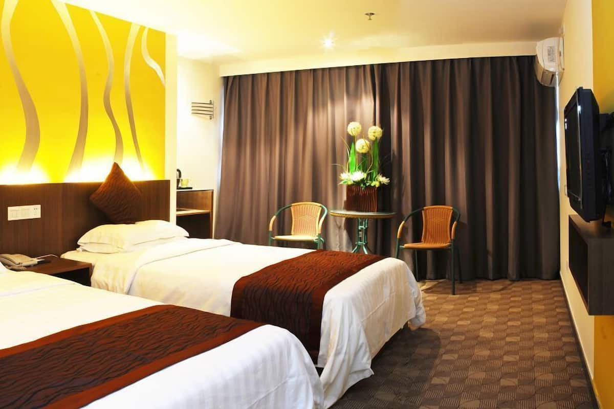 Desk, rollaway beds (surcharge), WiFi (free)