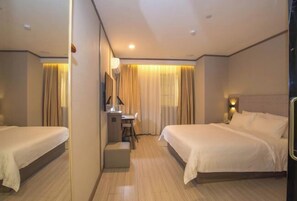 Desk, rollaway beds, free WiFi