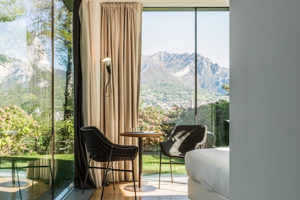 Suíte estúdio, vista para o lago | Roupas de cama premium, cortinas blackout, Wi-Fi de cortesia