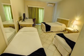 Habitación familiar | Caja fuerte, wifi, ropa de cama
