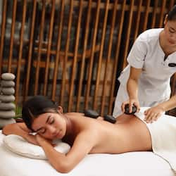 Couples treatment rooms, hot tub, body treatments, aromatherapy
