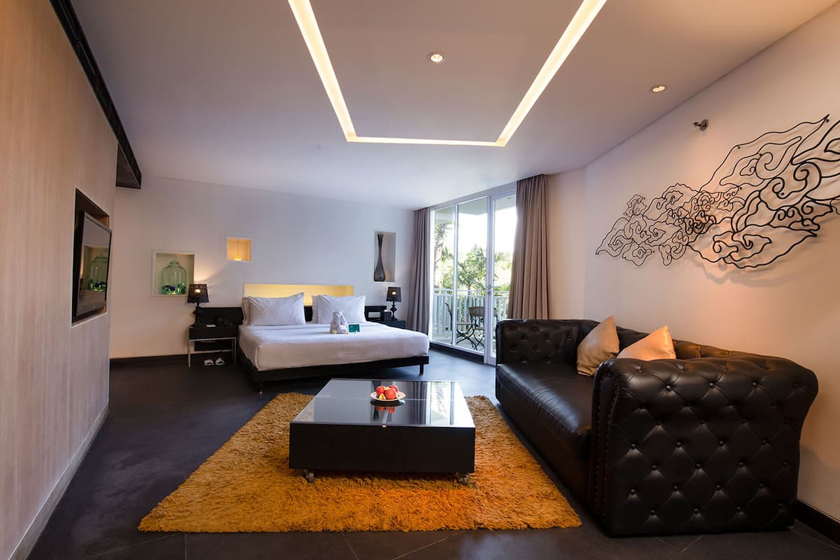 Phòng Suite | Bộ đồ giường cao cấp, minibar, két bảo mật tại phòng, bàn 