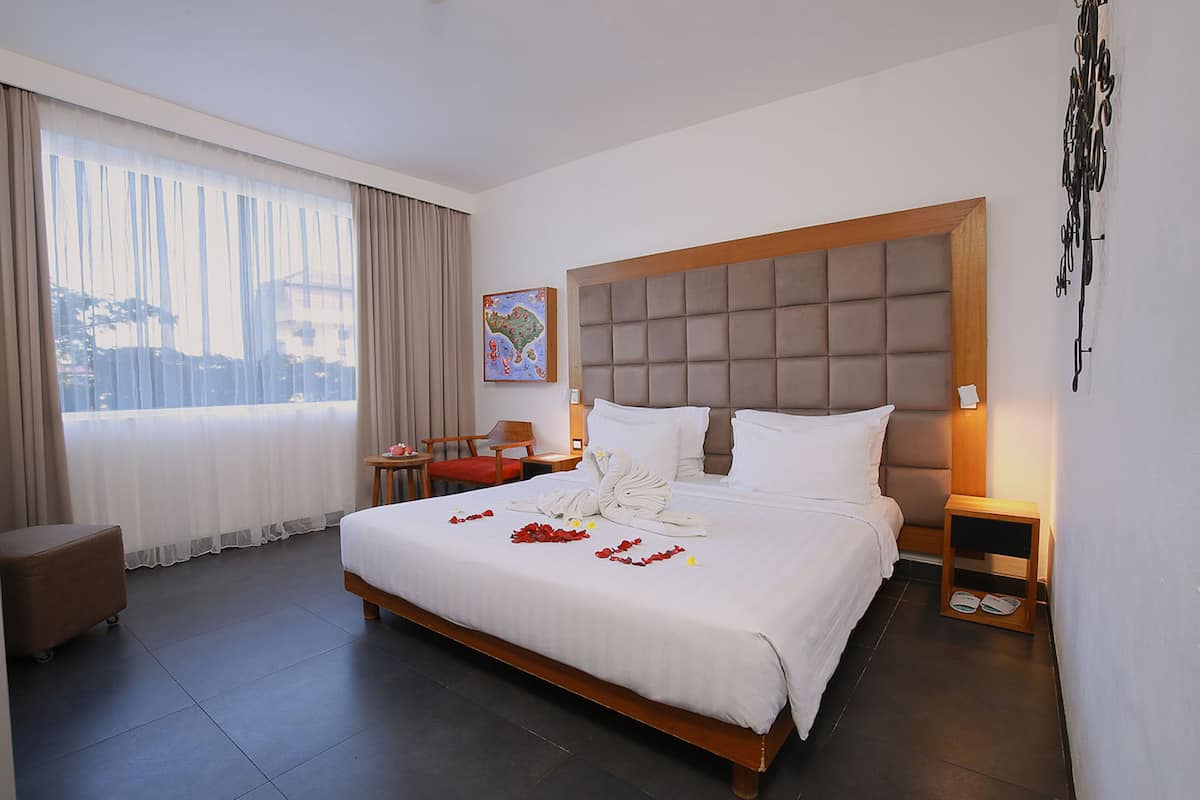 Phòng đôi hoặc 2 giường đơn Deluxe | Bộ đồ giường cao cấp, minibar, két bảo mật tại phòng, bàn 