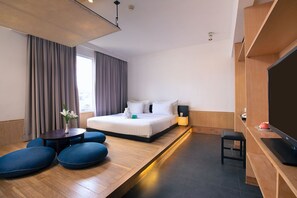 Family Room | Premium bedding, minibar, in-room safe, desk