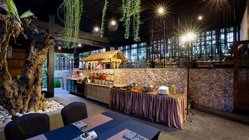 Desayuno buffet diario (IDR 120000 por persona)