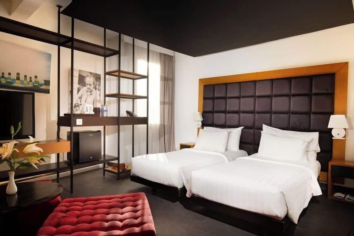 Premium bedding, minibar, in-room safe, desk