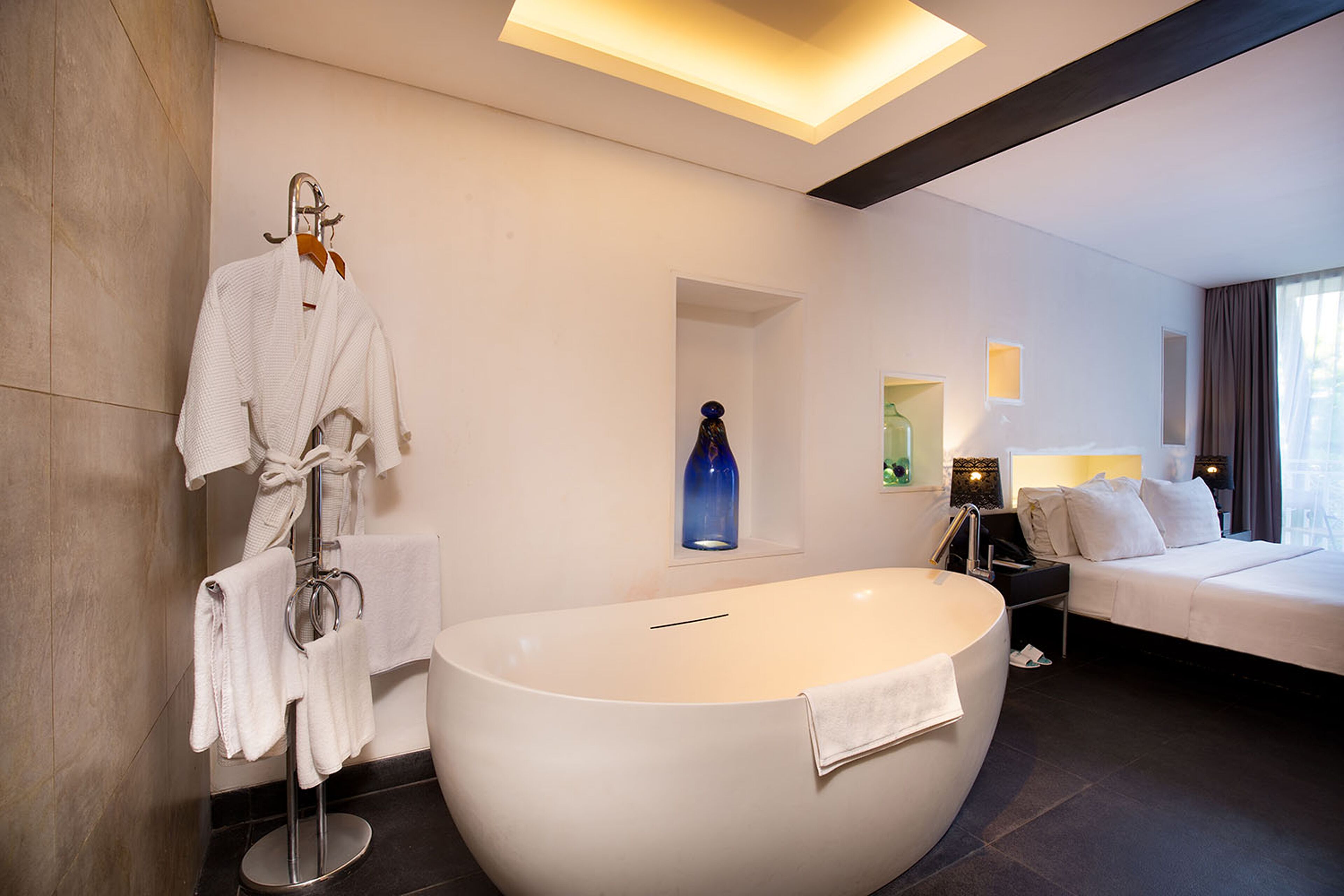 suite | bathroom | free toiletries, slippers, towels