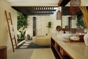 5 Bedroom Pool Villa | Bathroom | Separate tub and shower, deep soaking tub, free toiletries, hair dryer