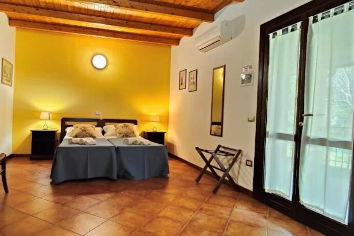 Deluxe Room, 1 Double Bed, Pool View, Poolside | In-room safe, desk, iron/ironing board, free WiFi