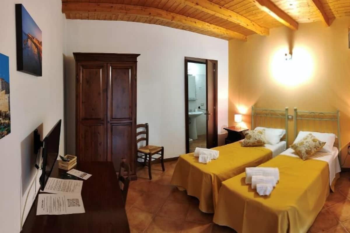 In-room safe, desk, iron/ironing board, free WiFi