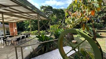 Breakfast, lunch and dinner served