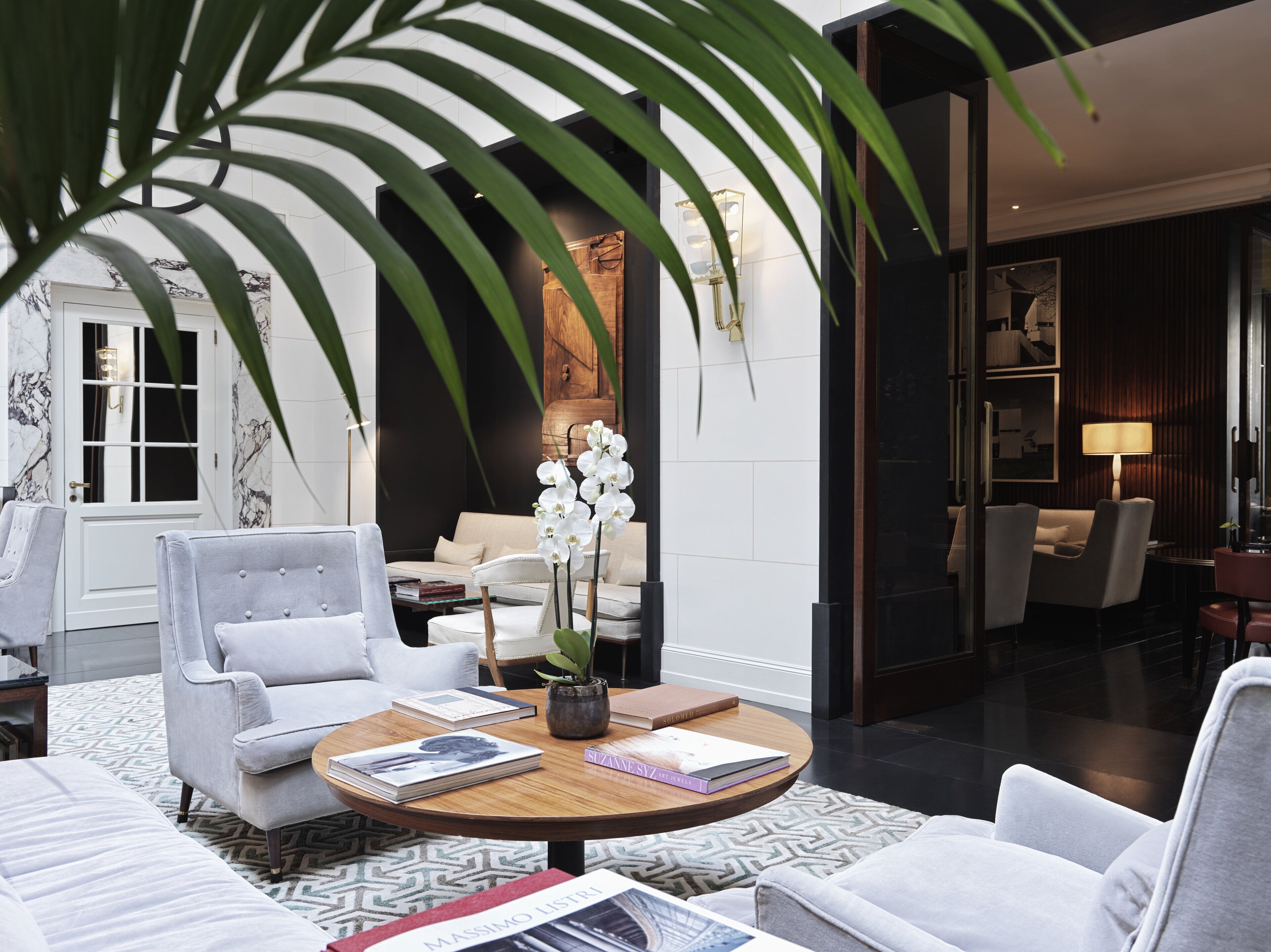 flat-screen tv, pay films