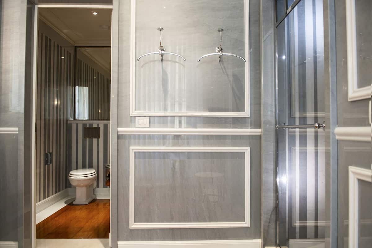 Shower, free toiletries, hair dryer, bathrobes