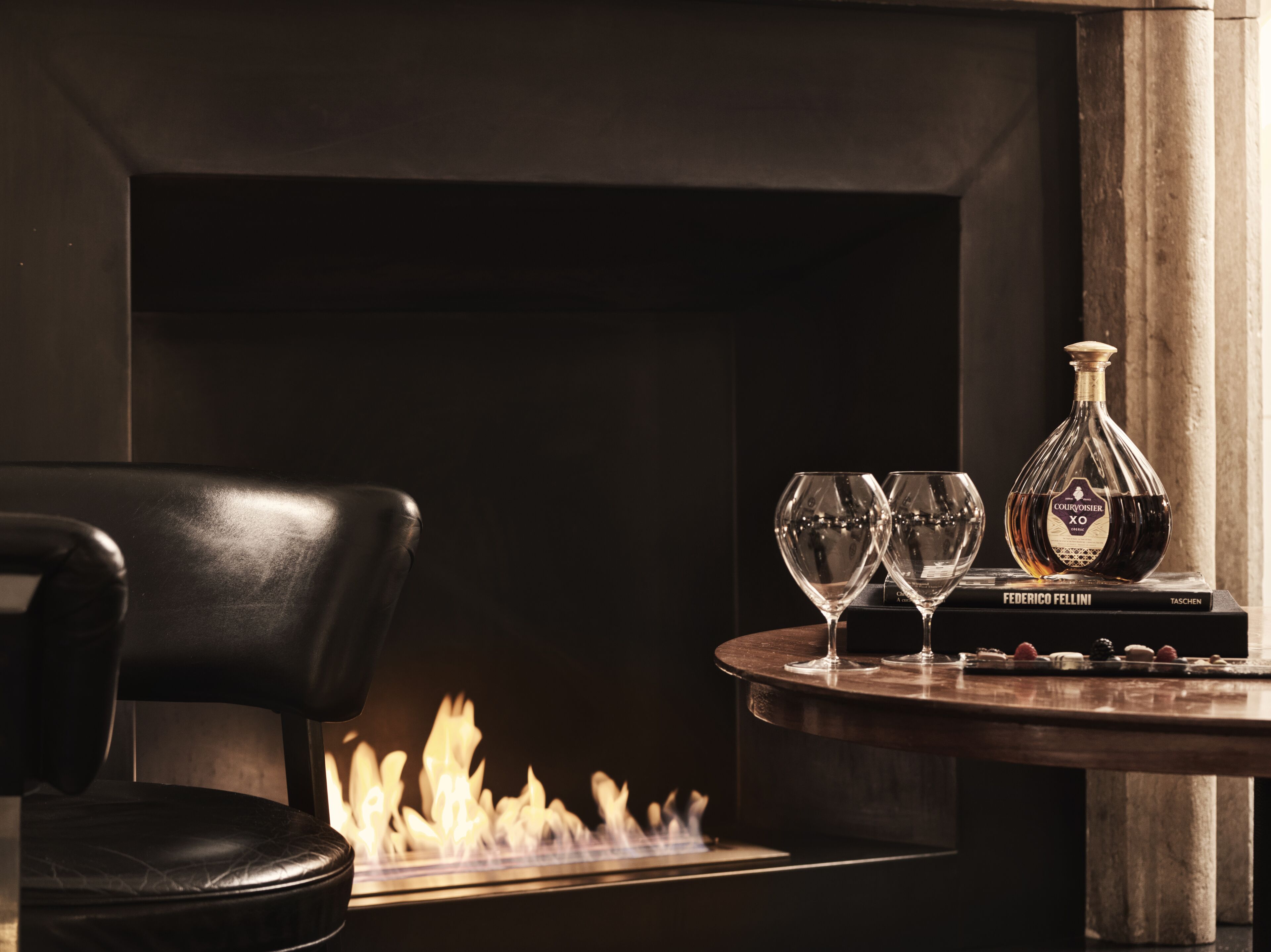 flat-screen tv, pay films