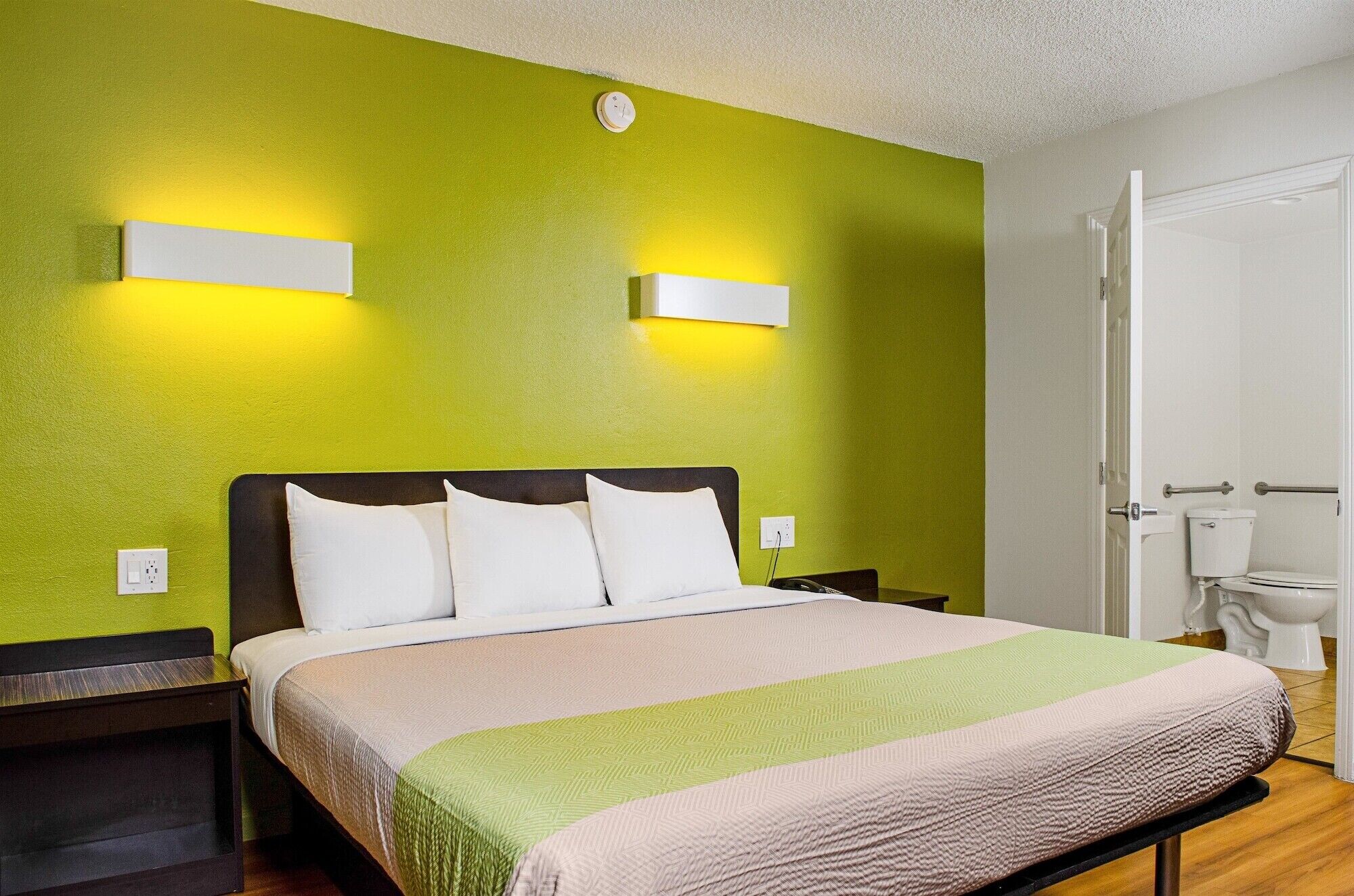 Desk, free WiFi, bed sheets