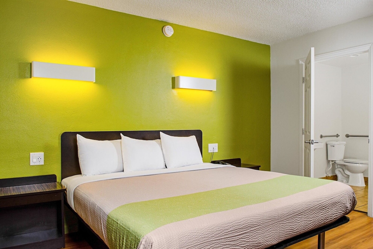 Desk, free WiFi, bed sheets