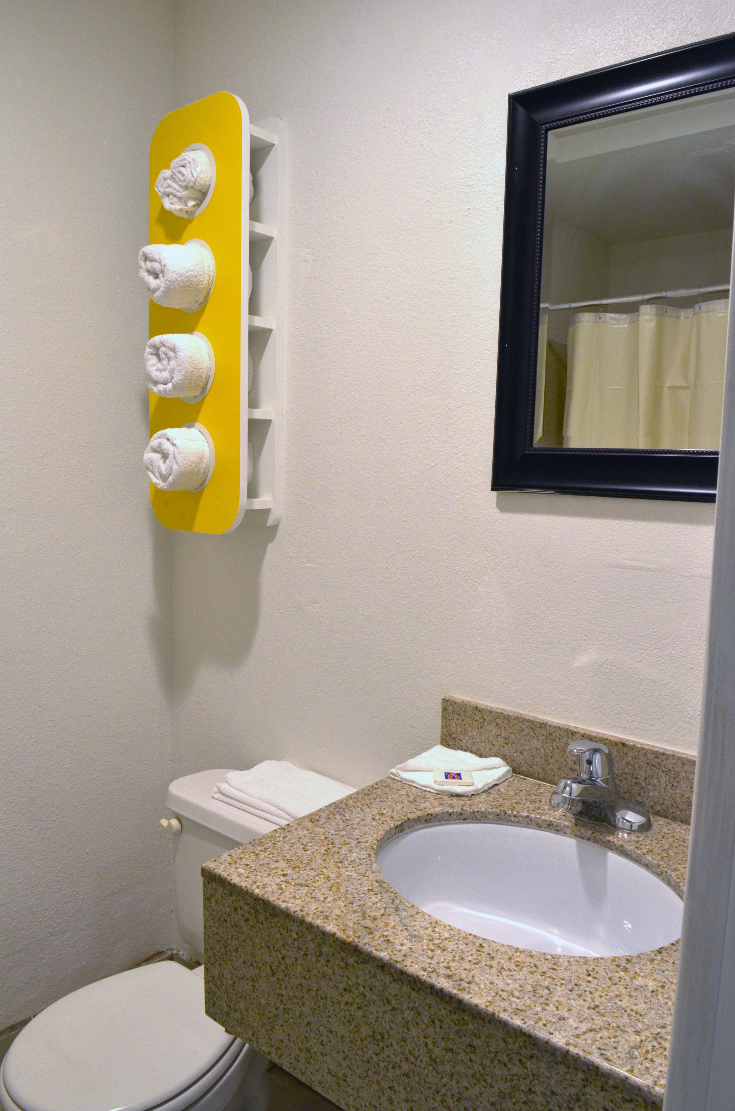 مستلزمات مجانية للعناية الشخصية، مجففات شعر، مناشف، صابون