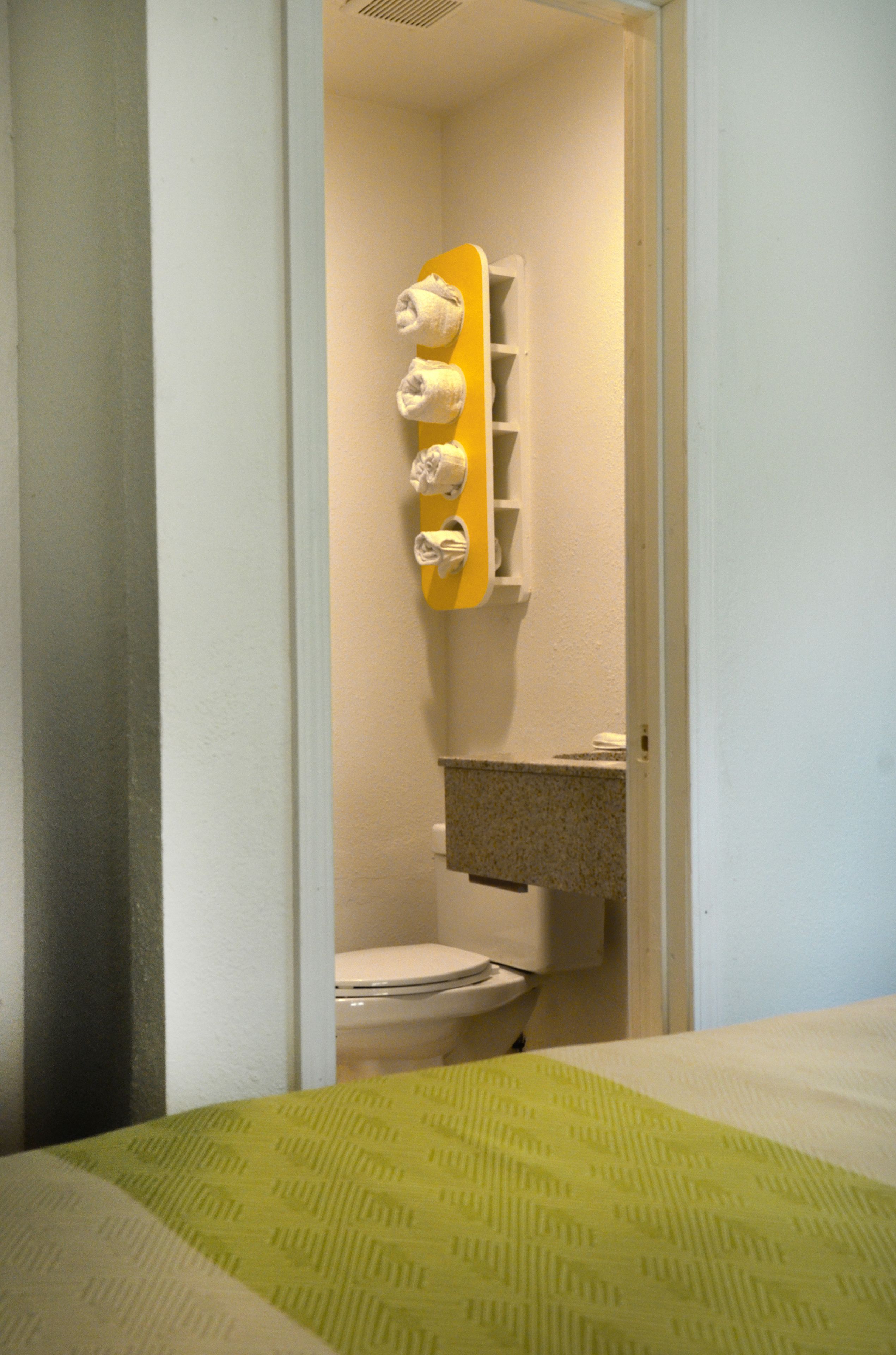 مستلزمات مجانية للعناية الشخصية، مجففات شعر، مناشف، صابون