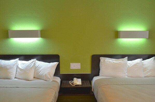 مكتب وواي فاي مجانًا وملاءات أسرّة