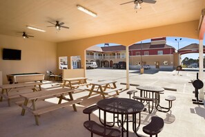 Billiards - Executive Inn and Suites (Floresville)