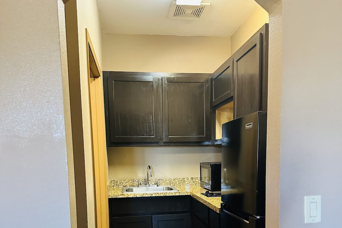 Refrigerador, microondas y cafetera y tetera