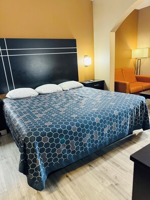 办公桌、熨斗/熨衣板、免费 WiFi、床单