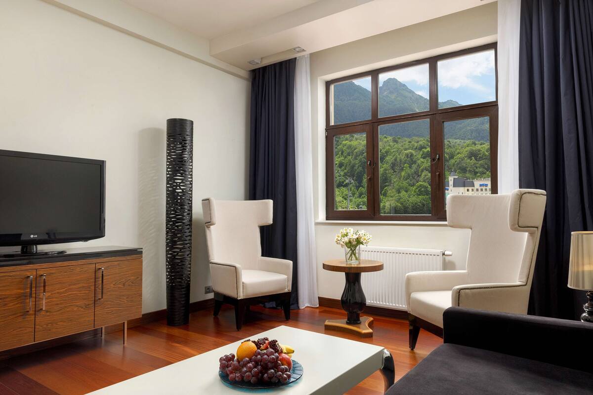 Free minibar items, in-room safe, desk, iron/ironing board