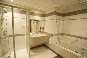 Dusche, Hydromassagedusche, kostenlose Toilettenartikel, Haartrockner