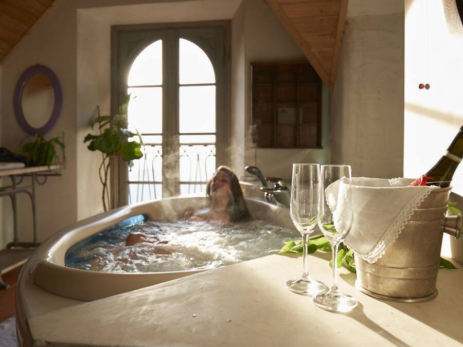 Indoor spa tub