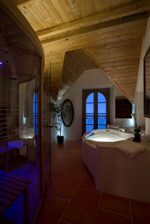 Sauna, bain à remous, massages