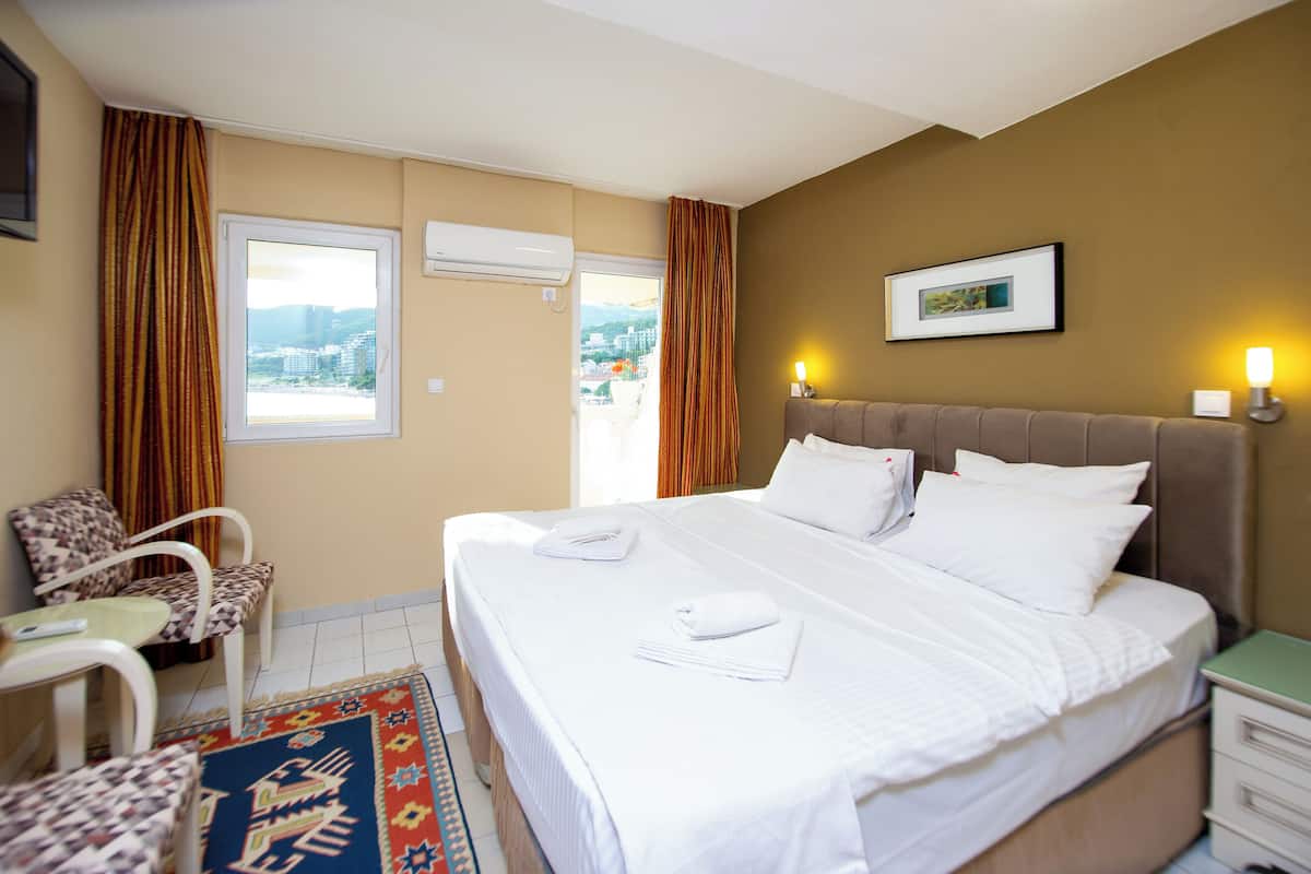 Familien-Suite, Meerblick | 1 Schlafzimmer, Bettwäsche aus ägyptischer Baumwolle