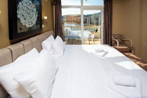 Standard Double Room, 1 Queen Bed, Sea View | Egyptian cotton sheets, premium bedding, minibar, in-room safe