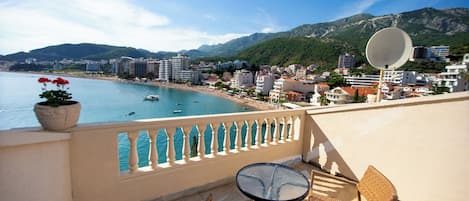Standard Double Room, 1 Queen Bed, Sea View | 1 bedroom, Egyptian cotton sheets, premium bedding, minibar