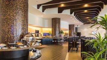 2 restaurants; breakfast, lunch, dinner and brunch served