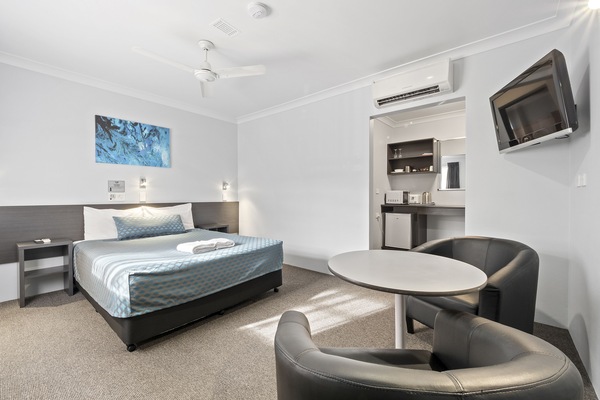 Escrivaninha, ferros/tábuas de passar roupa, Wi-Fi de cortesia