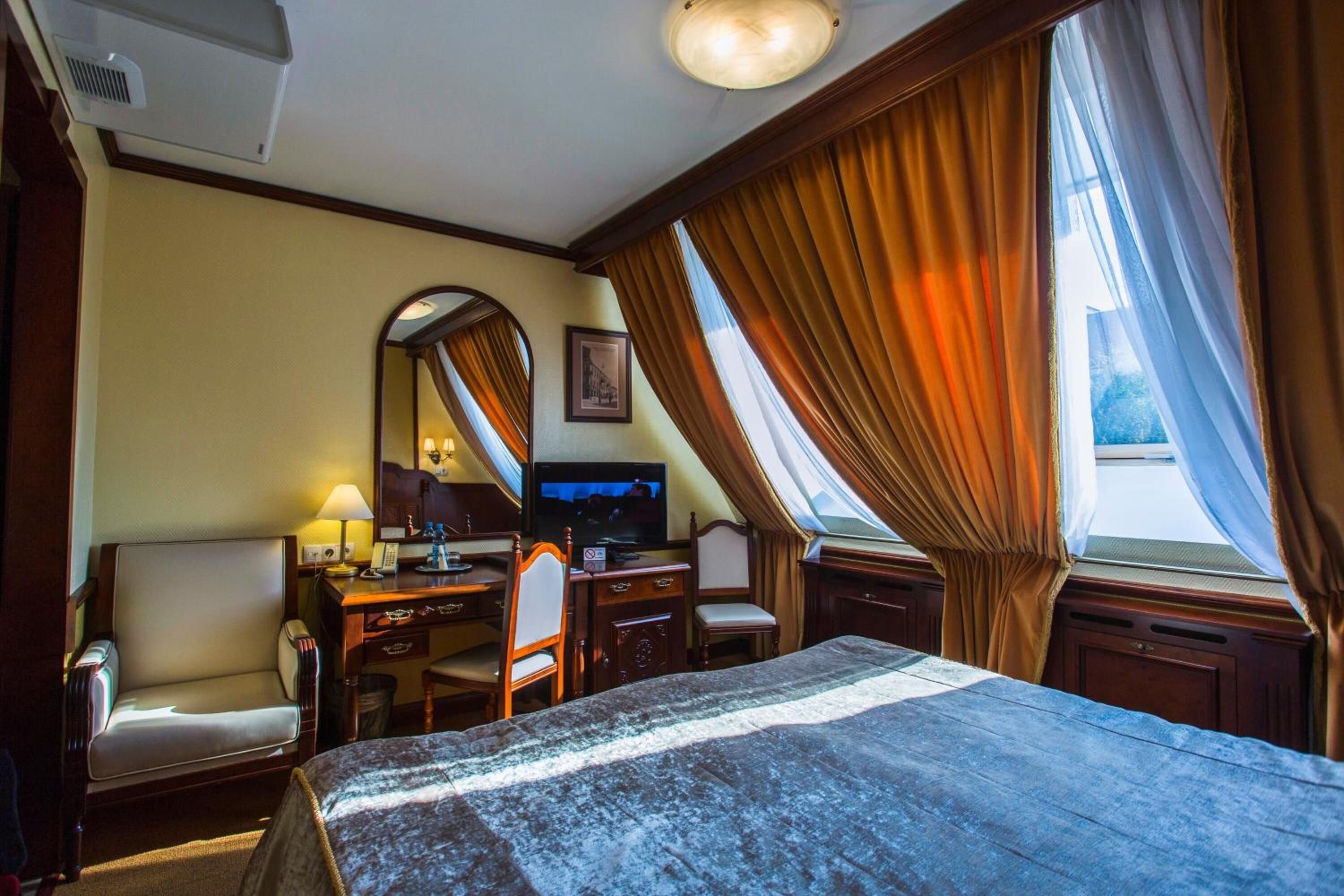 minibar, desk, iron/ironing board, free wifi