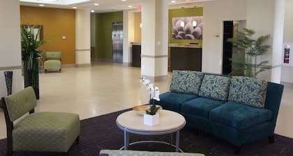La Quinta Inn & Suites by Wyndham Gonzales LA