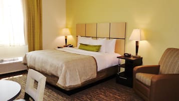 Hochwertige Bettwaren, Schreibtisch, schallisolierte Zimmer