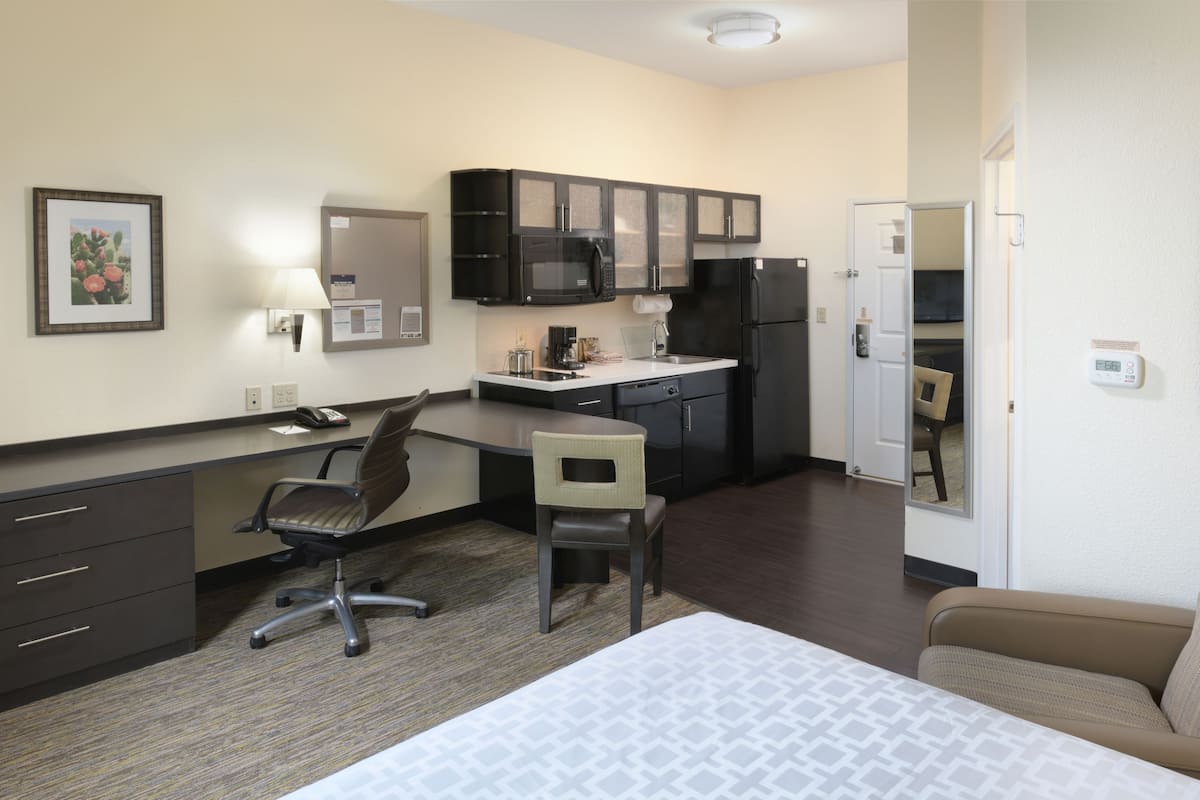1 bedroom, premium bedding, desk, soundproofing