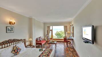 Kamer | Een strijkplank/strijkijzer, extra bedden