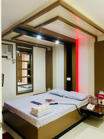 Deluxe Room, 1 Queen Bed. Hotel Sogo Dau