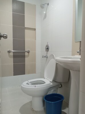 Chambre Deluxe, 1 grand lit | Salle de bain